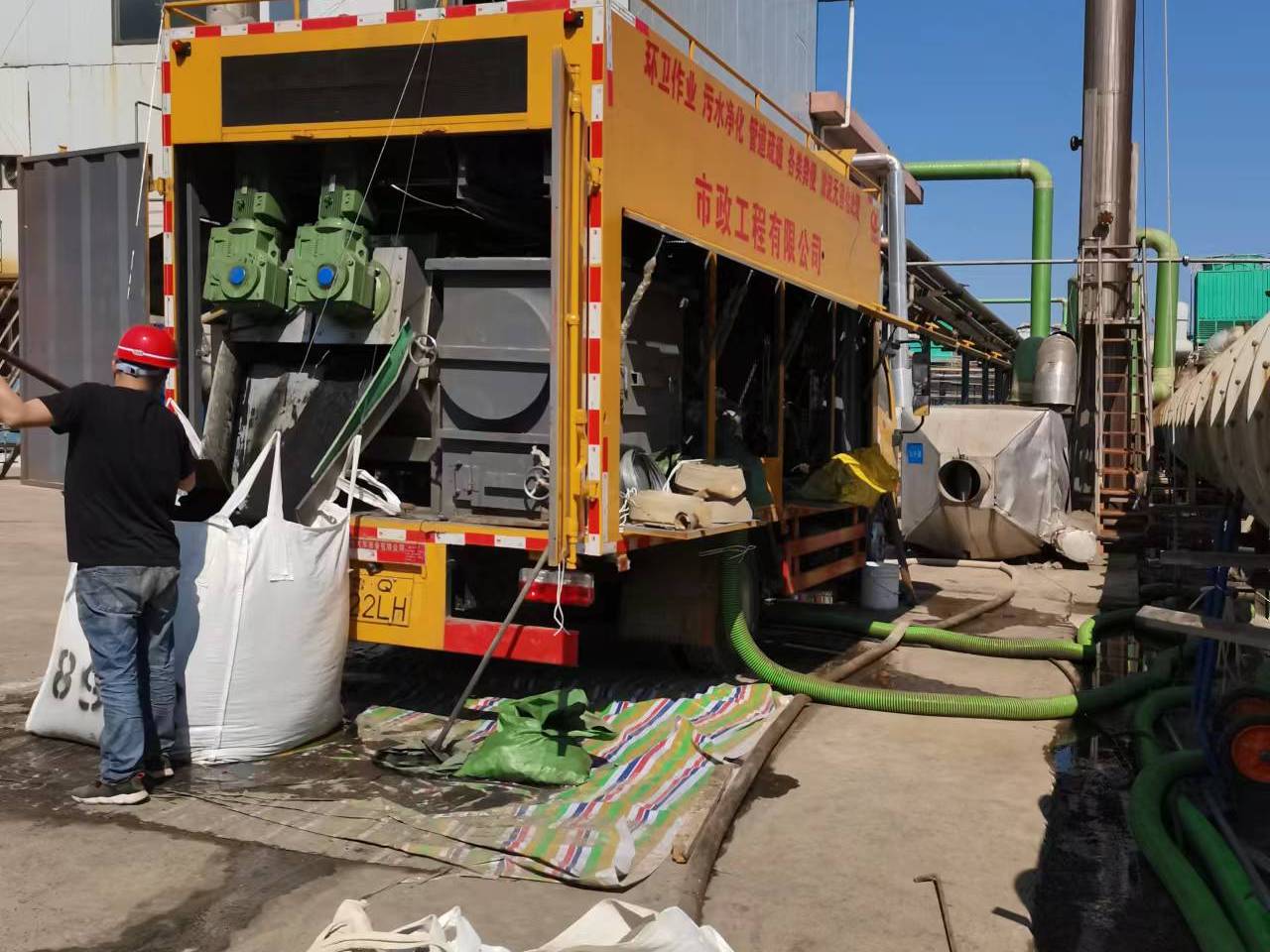 西林淤泥压干处理